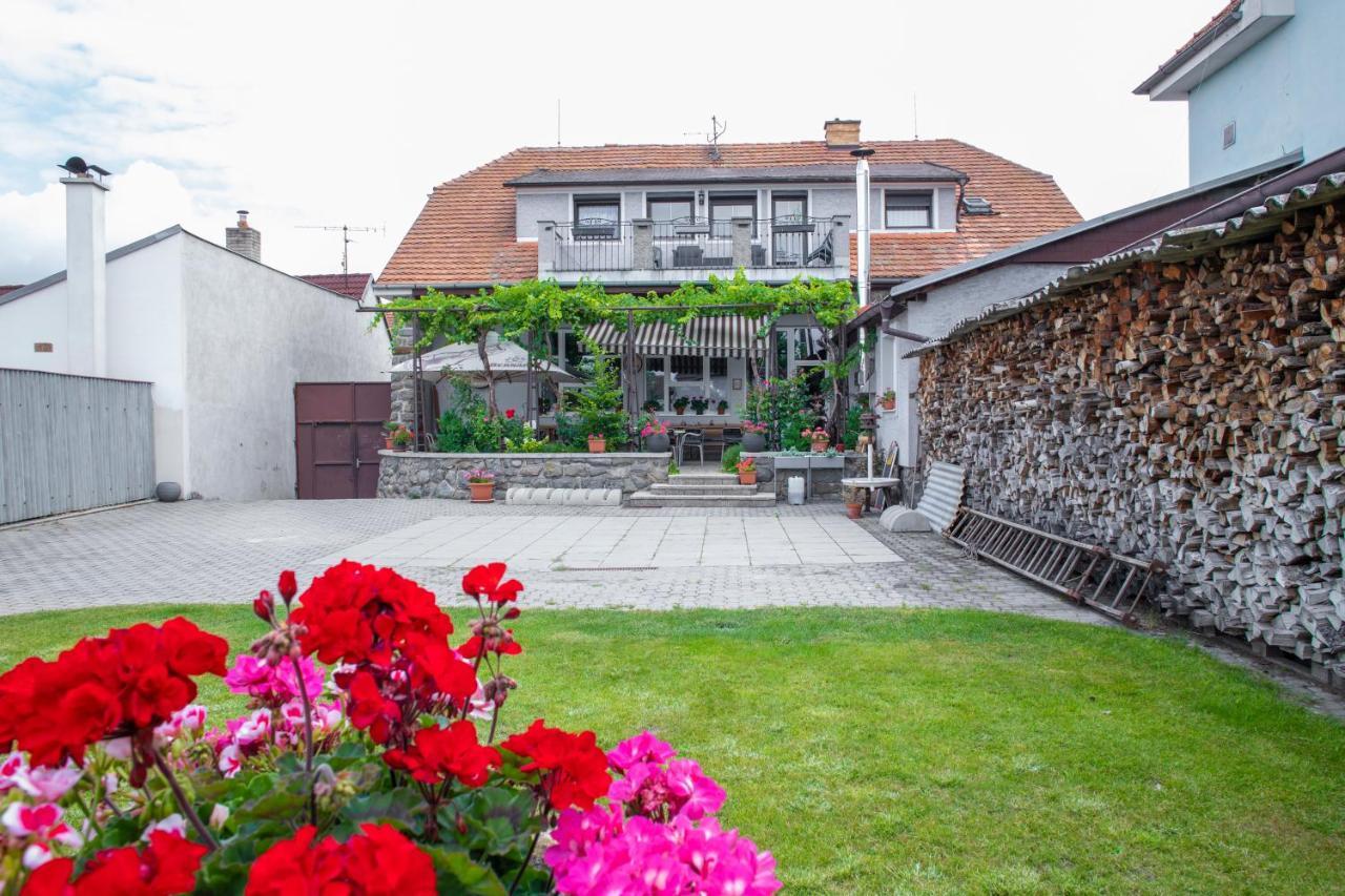 Amenity Apartmany Перна Экстерьер фото