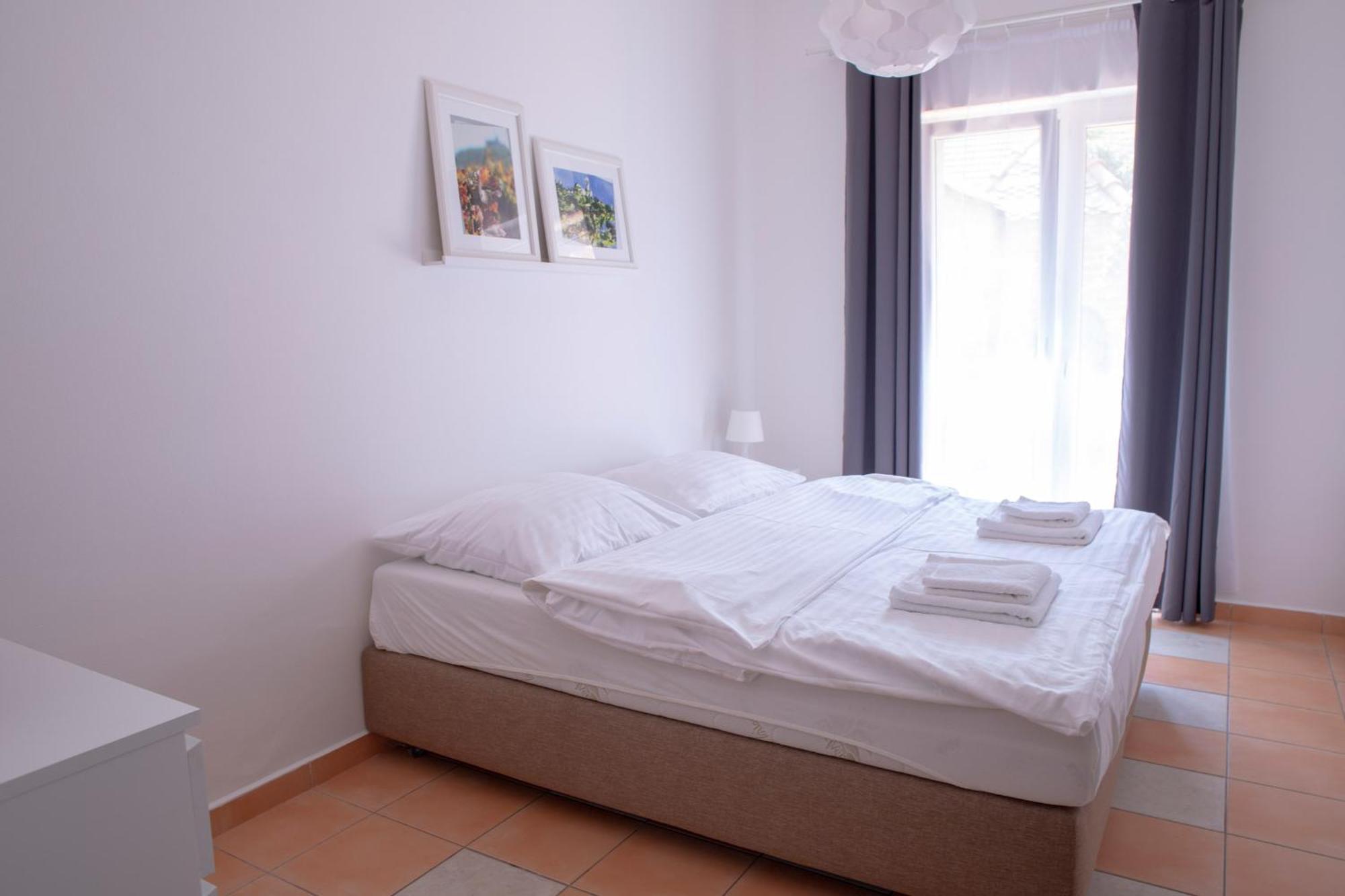 Amenity Apartmany Перна Экстерьер фото