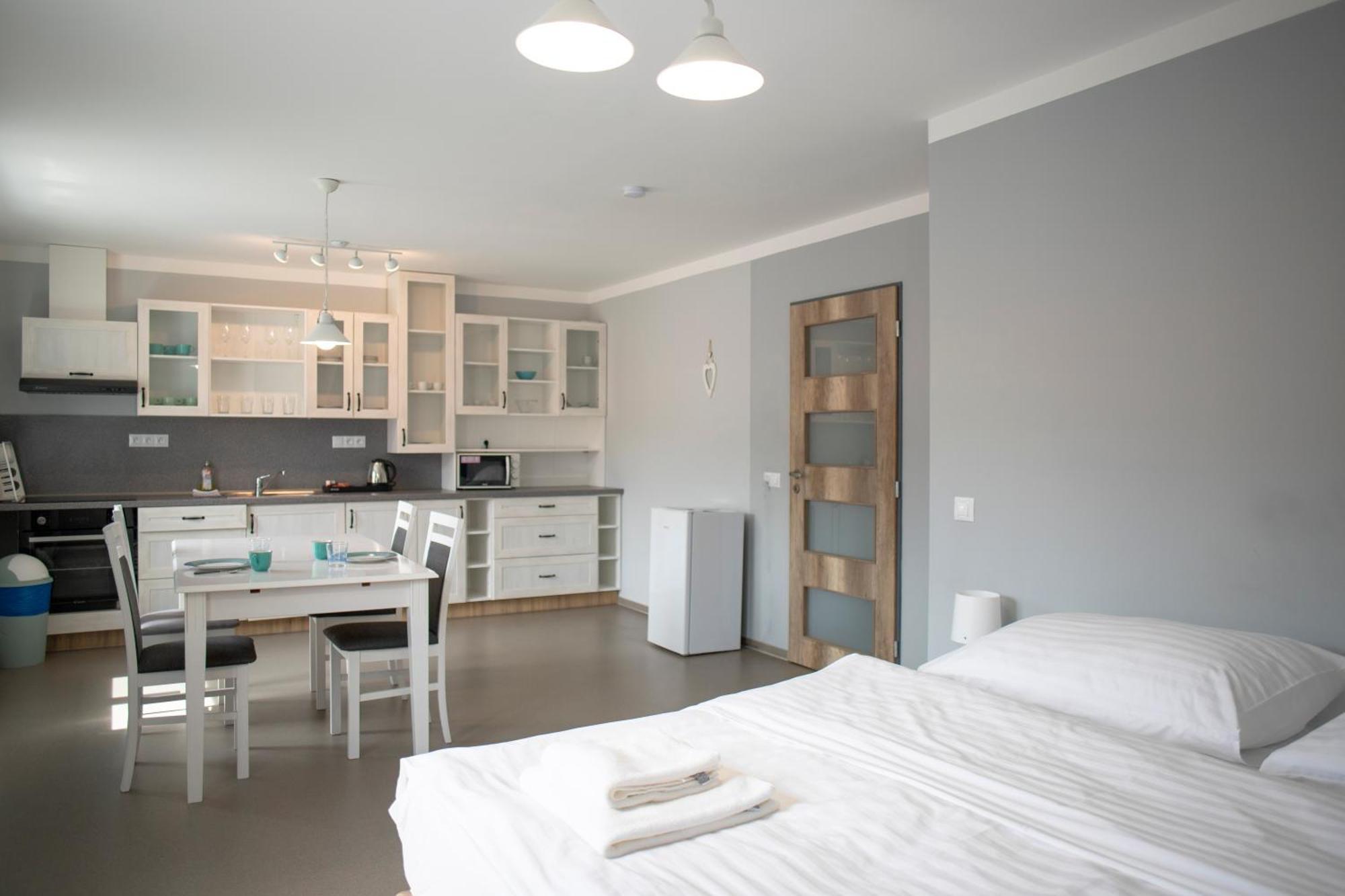 Amenity Apartmany Перна Экстерьер фото