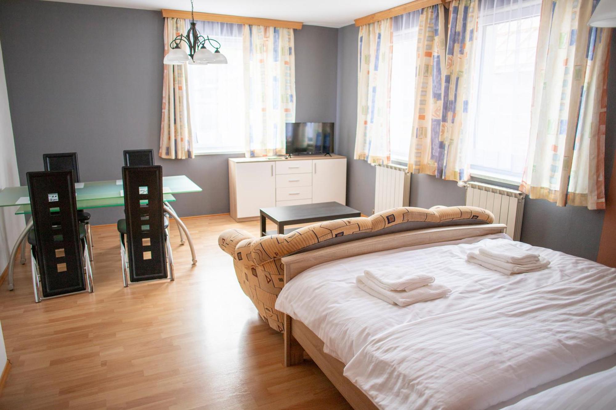 Amenity Apartmany Перна Экстерьер фото