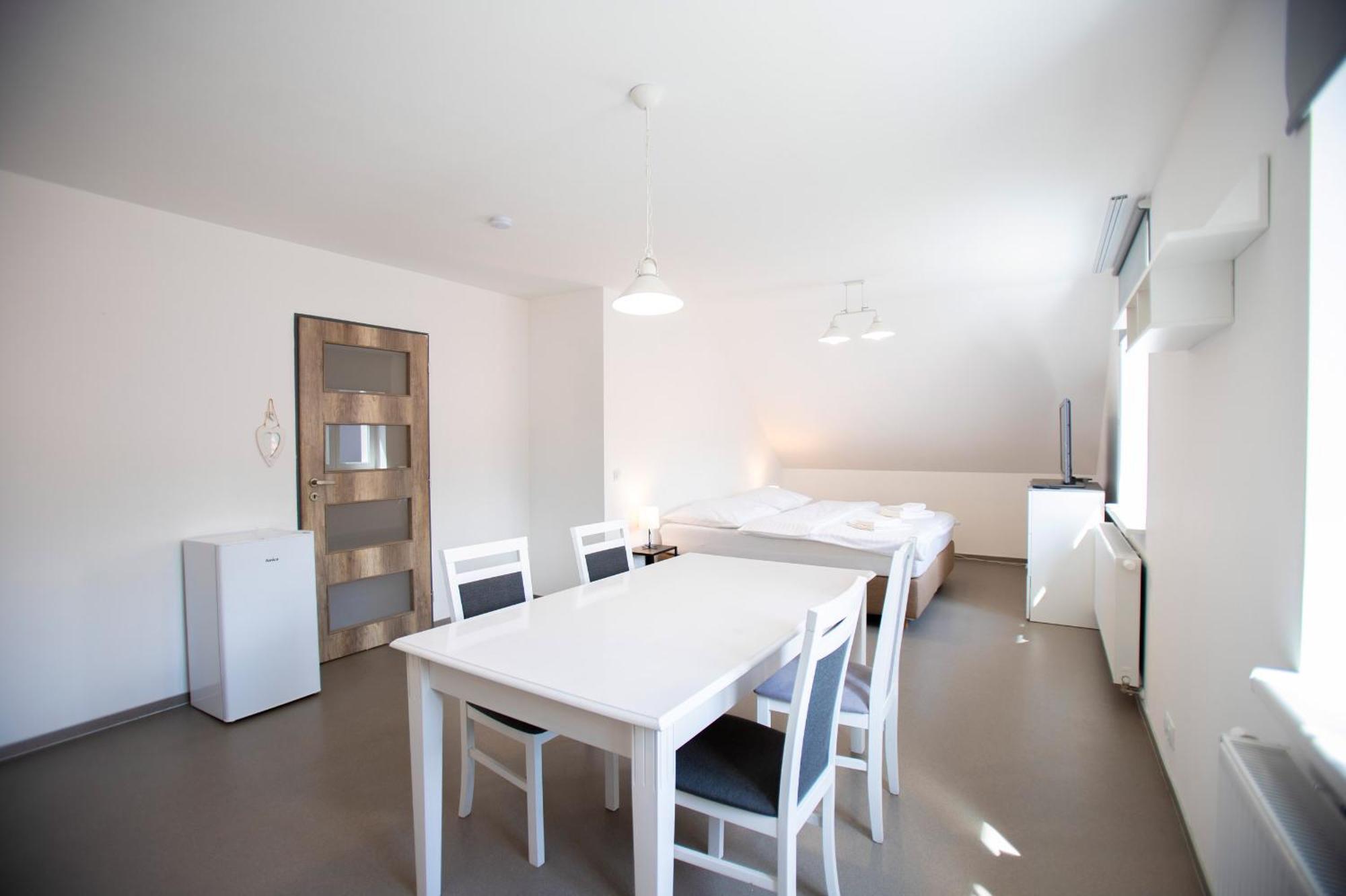Amenity Apartmany Перна Экстерьер фото